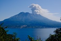Il Sakurajima durante un'eruzione