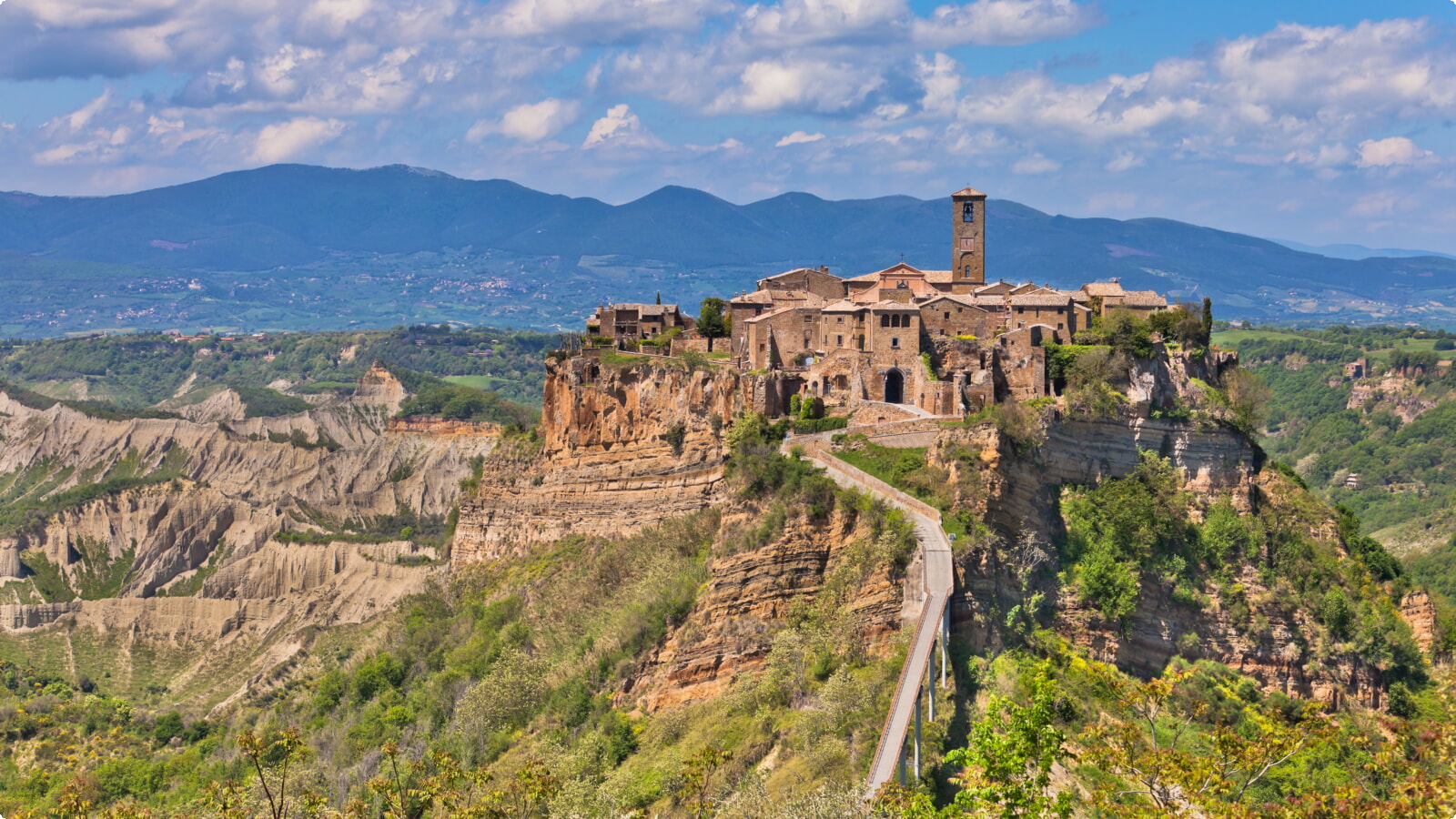 Il borgo arroccato di Civita di Bagnoregio