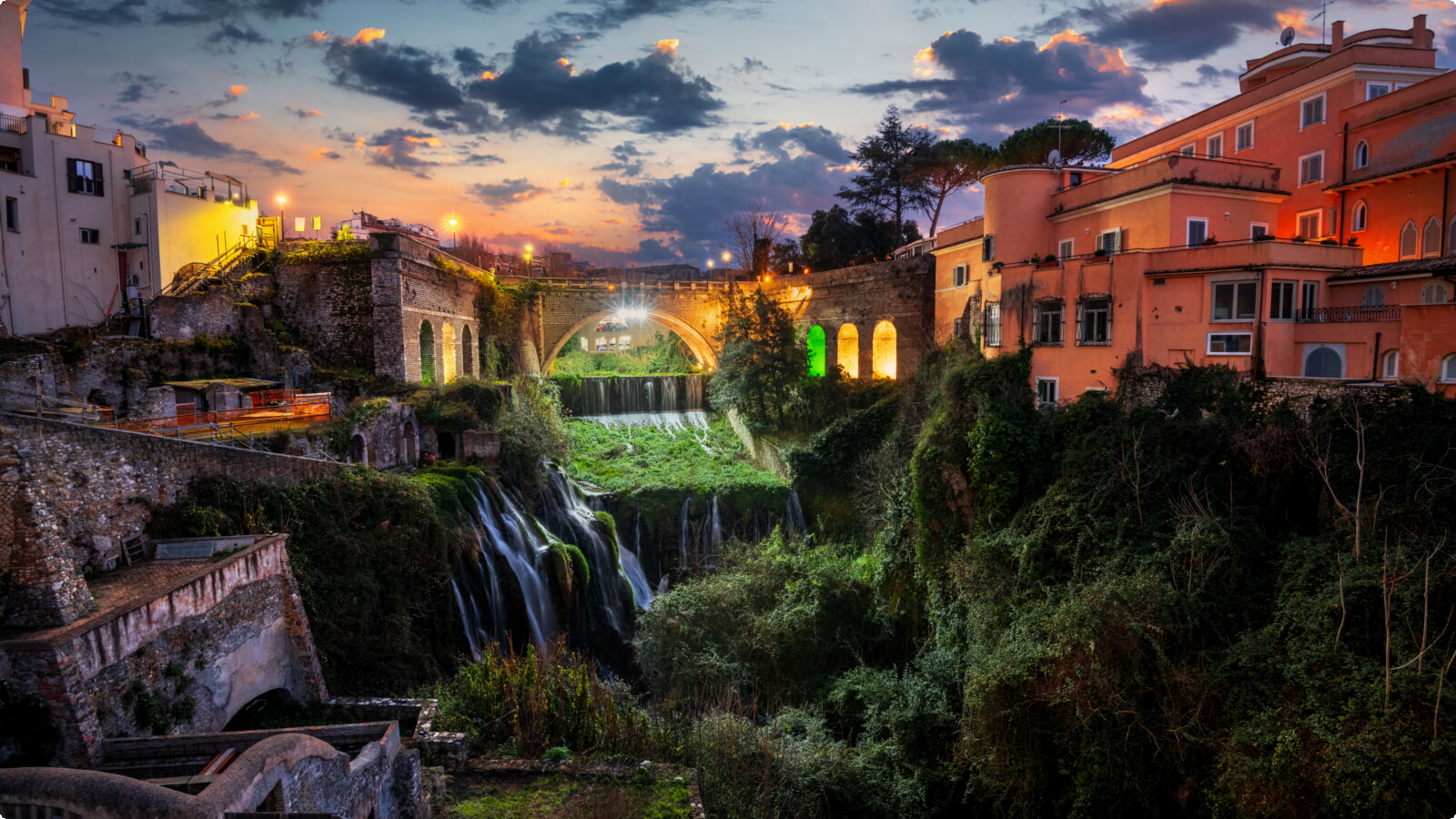 Panorama notturno di Tivoli in Lazio